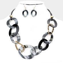 Load image into Gallery viewer, Celluloid Acetate Hammered Open Metal Oval Link Necklace