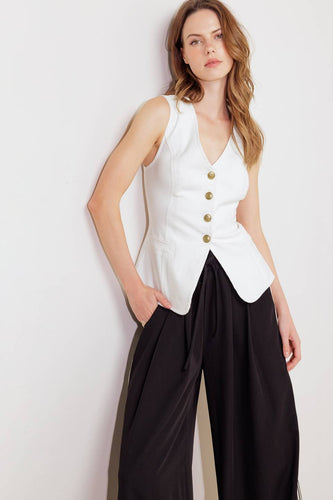Carola Vest