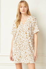 Load image into Gallery viewer, PLUS Leopard Print V-Neck