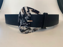 Load image into Gallery viewer, Classic faux leather belt with tortoise