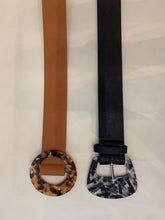 Load image into Gallery viewer, Classic faux leather belt with tortoise